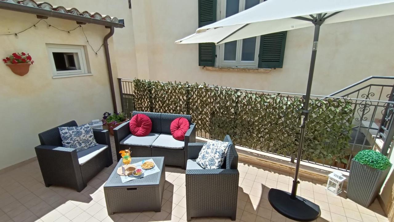 Cozy House Con Corte Privata In Centro Storico Aq L'Aquila Bagian luar foto