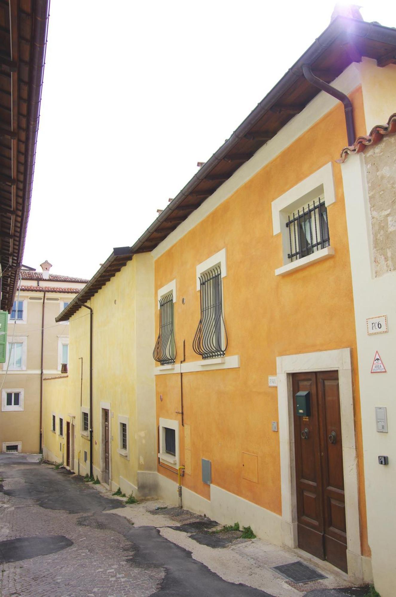 Cozy House Con Corte Privata In Centro Storico Aq L'Aquila Bagian luar foto
